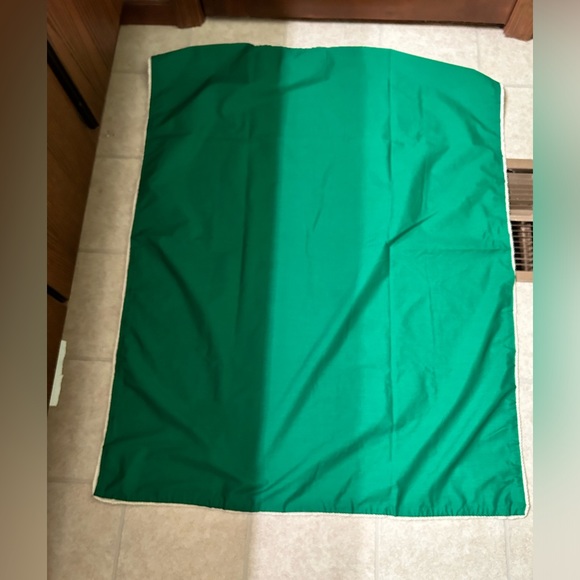 VTG Cotton Green and white square table cloth or cover. No stains or tears. - Picture 2 of 8